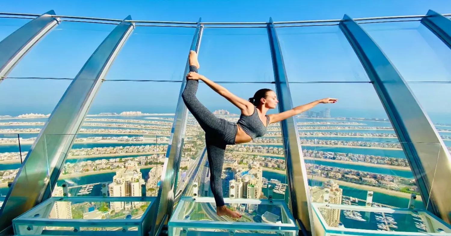 Yoga-Fieber in den Emiraten: Massenevents zum Internationalen Yoga-Tag 2025 | Die Geissens Real Estate | Luxus Immobilien mit Carmen und Robert Geiss – Die Geissens in Dubai