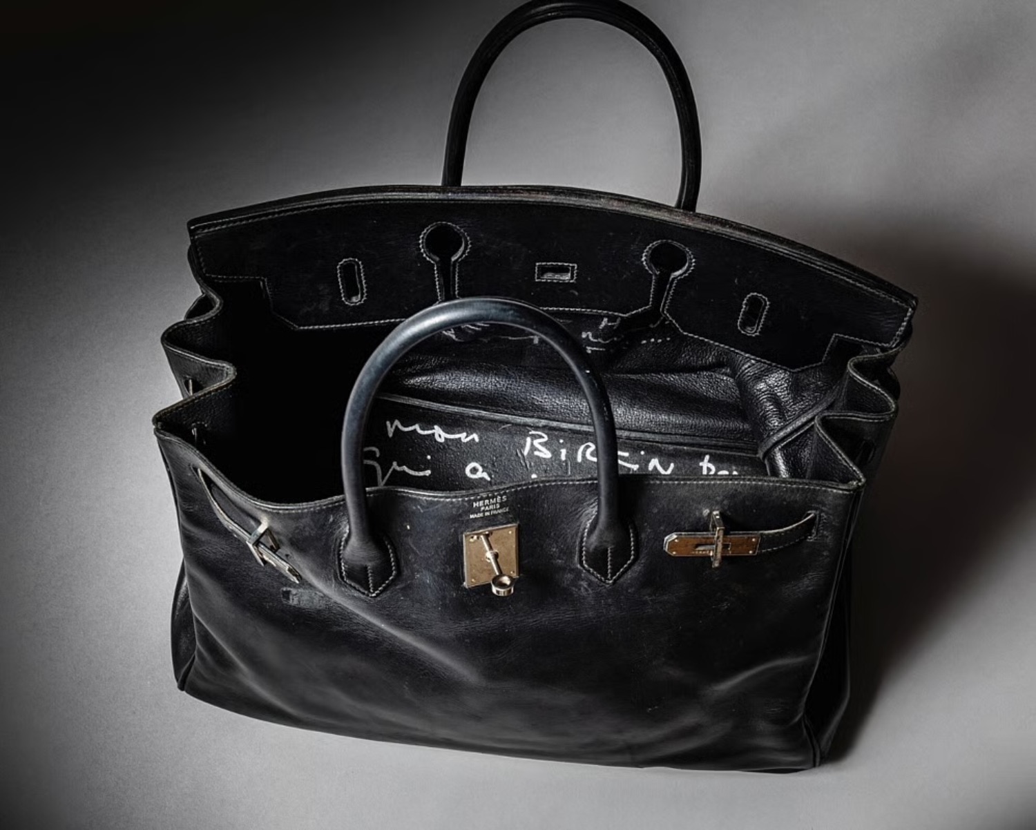 Jane Birkins Birkin-Taschen kommen in Abu Dhabi unter den Hammer | Die Geissens Real Estate | Luxus Immobilien mit Carmen und Robert Geiss – Die Geissens in Dubai